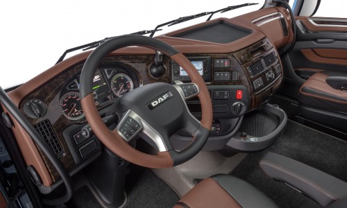 41-2017-New-DAF-XF-Exclusive-Line-Interior